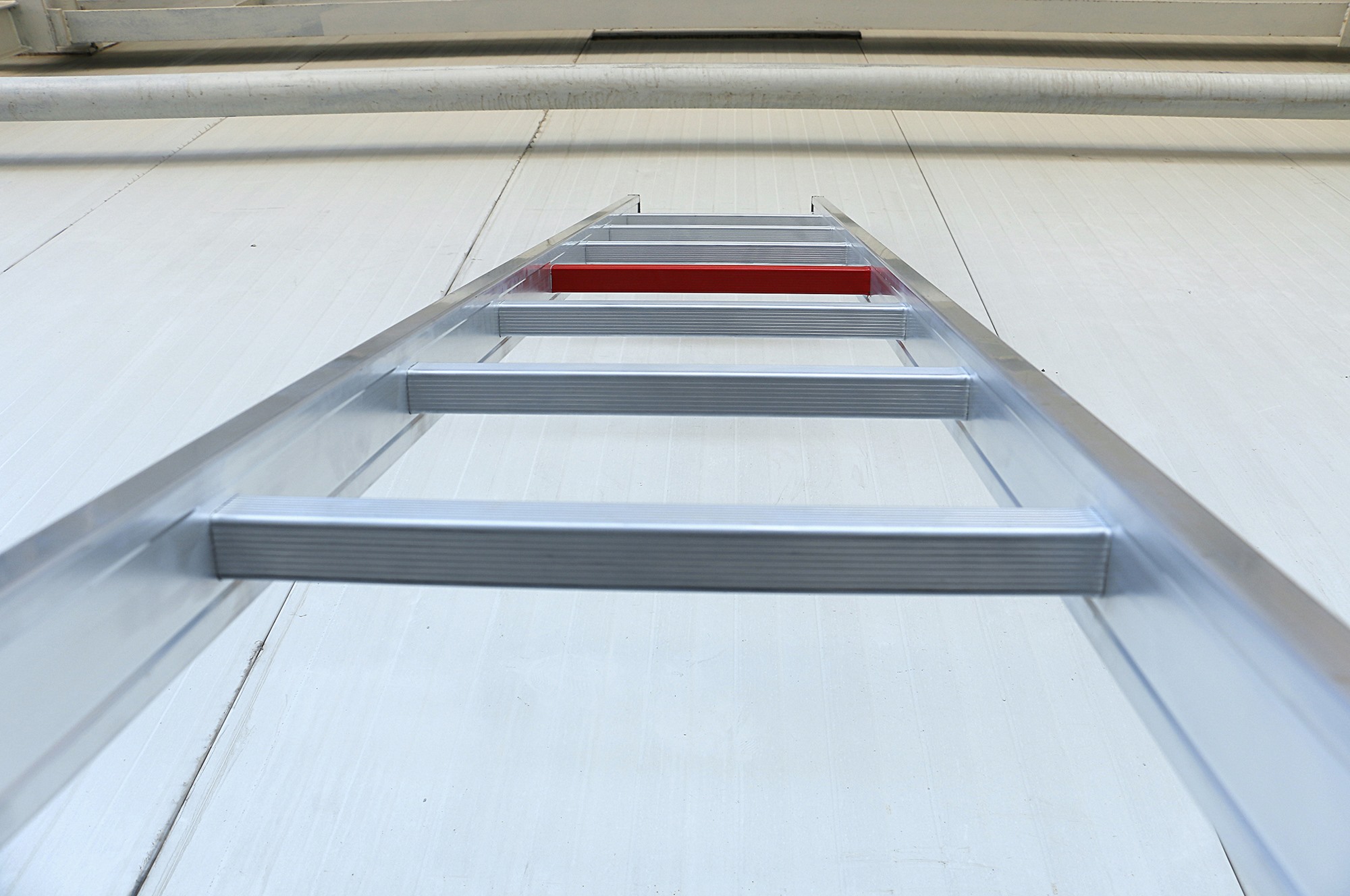 Односекционная алюминиевая лестница 12 ступеней (арт. Т0035). Фото N3